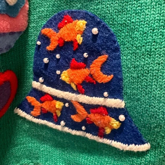 Michael Simon Size LShort sleeve embroidered sweater